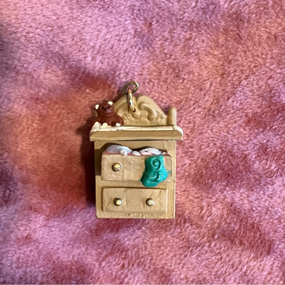 Vintage Hallmark Keepsake Miniature Snug Kitty Ornament